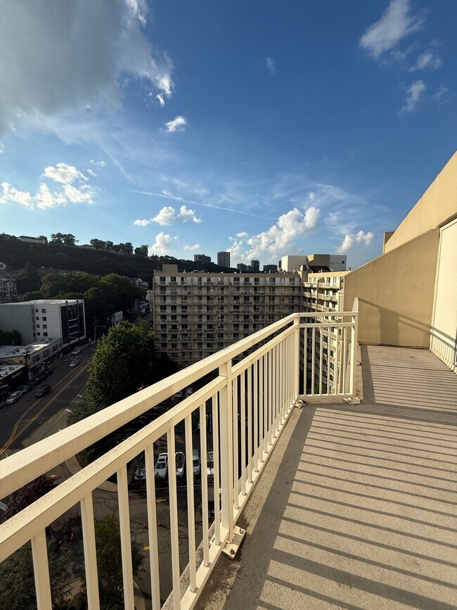 Foto del edificio - 1055 River Rd