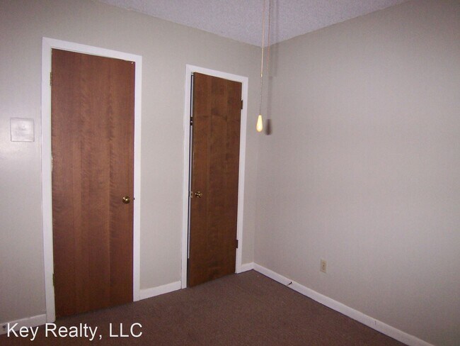 Building Photo - 2 br, 1 bath House - 2105-B Linda Rd