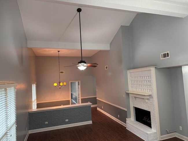 Building Photo - 383 Taylors Way