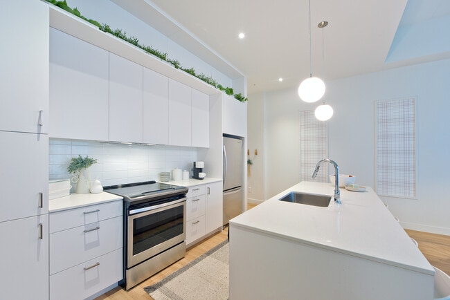 Building Photo - 8405 Place Saint-Charles