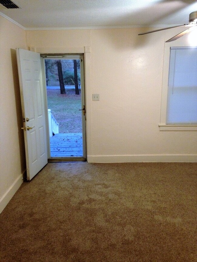 Building Photo - **CHARMING 2/1 BENTON HOME**