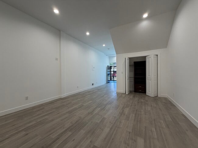 Building Photo - 1549 California St