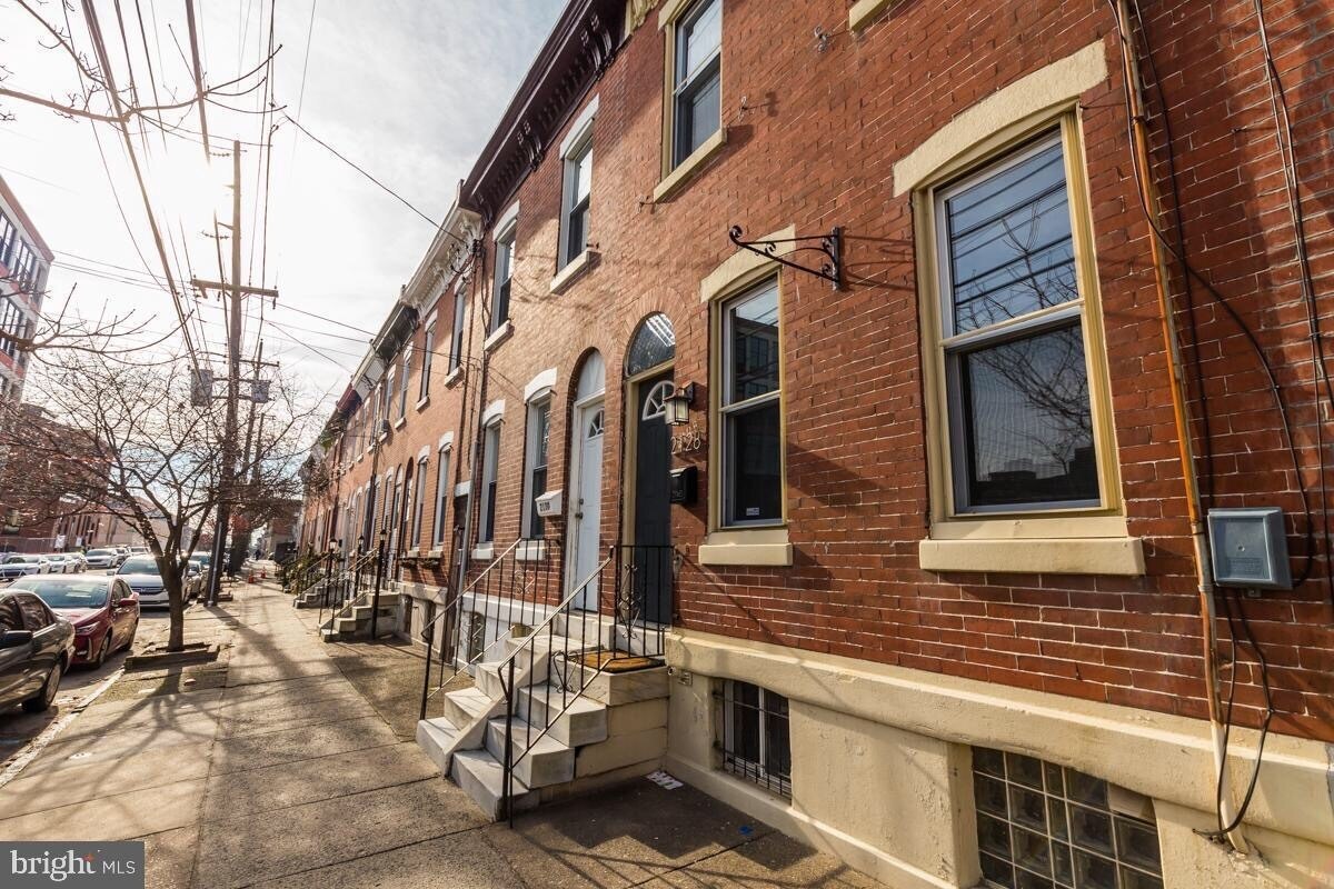 Primary Photo - 2128 E Huntingdon St