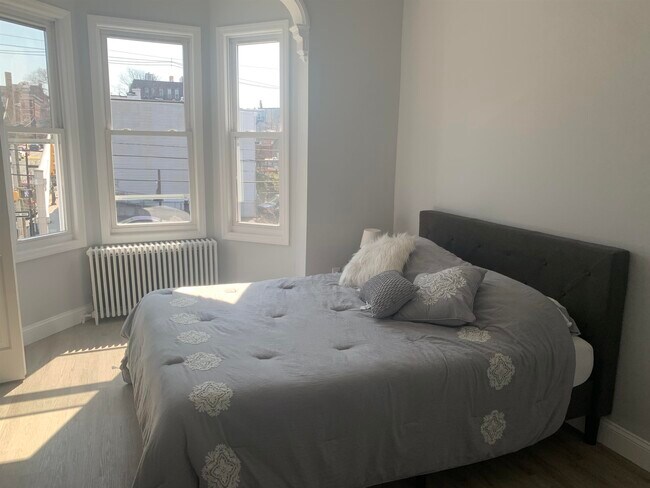 Foto del edificio - 1515 Kerrigan Ave