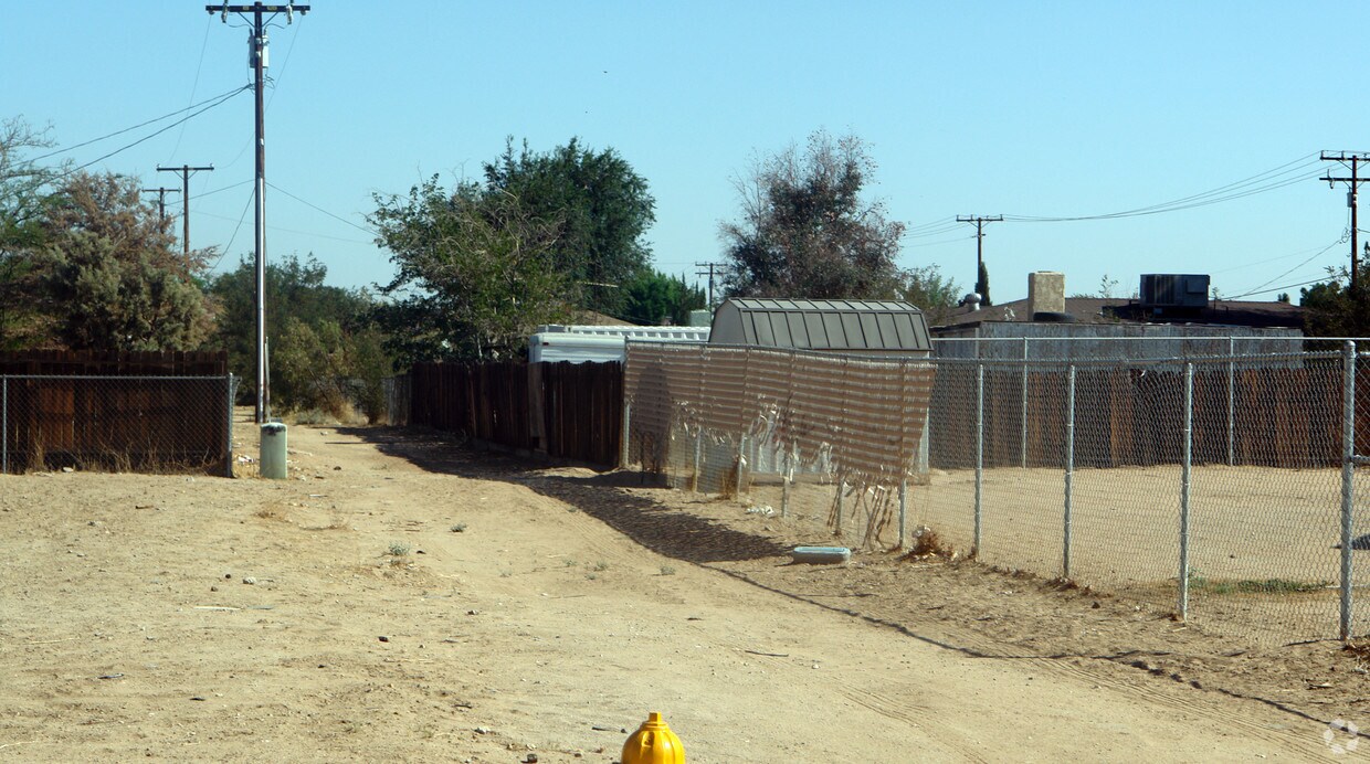Building Photo - 12766 Kiowa Rd