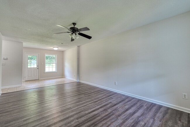 Building Photo - 567 Seays Crest Dr