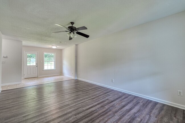 Foto del edificio - 567 Seays Crest Dr