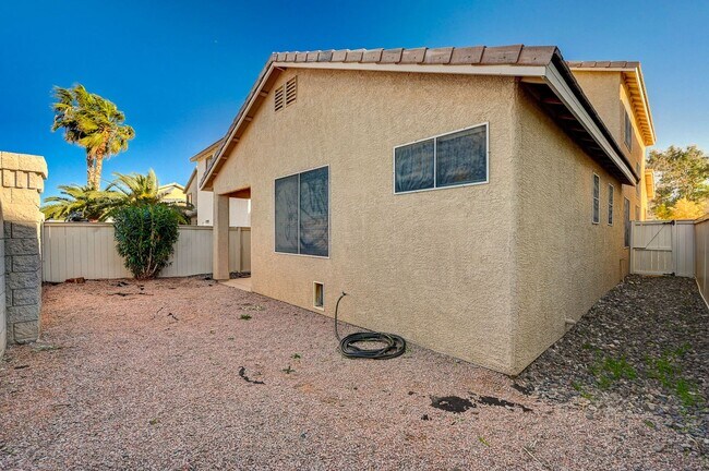 Building Photo - 3 bedroom 2 bath home in Silverado Ranch