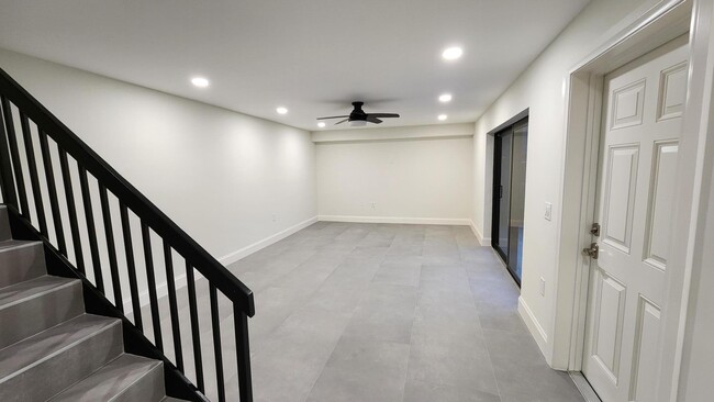 Building Photo - 2026 20th Ct