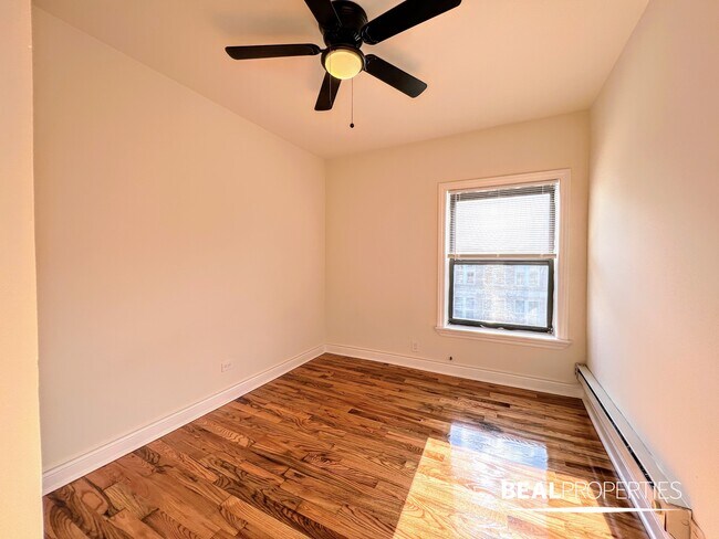 Foto del edificio - 825 W Waveland Ave