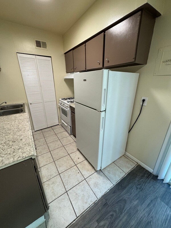 Foto del edificio - 1700 Carlisle Ave