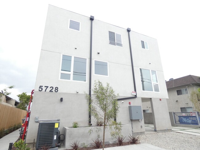 Building Photo - 5728 Fair Ave