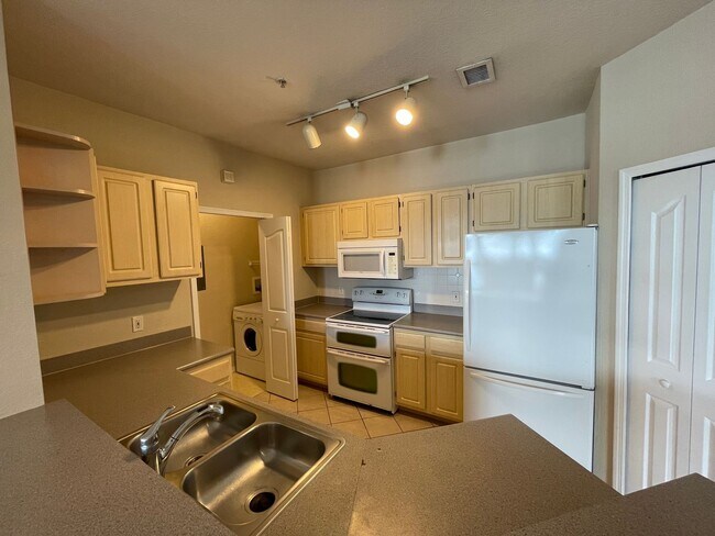 Foto del edificio - 2BR/2BA First Floor Condo in Visconti in M...