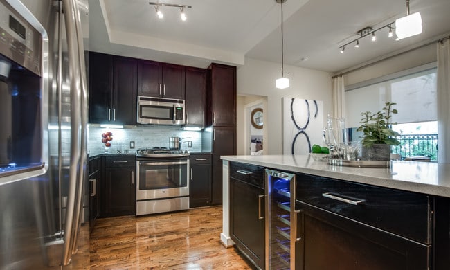 Building Photo - This 2 BR Luxury Could Be Yours