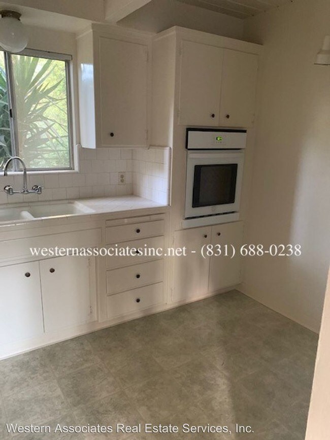 Building Photo - 600 Cabrillo Park Ct
