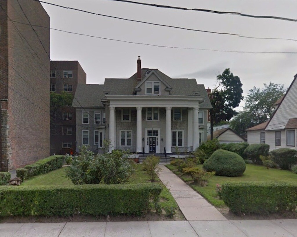 Primary Photo - 145 Centre Ave