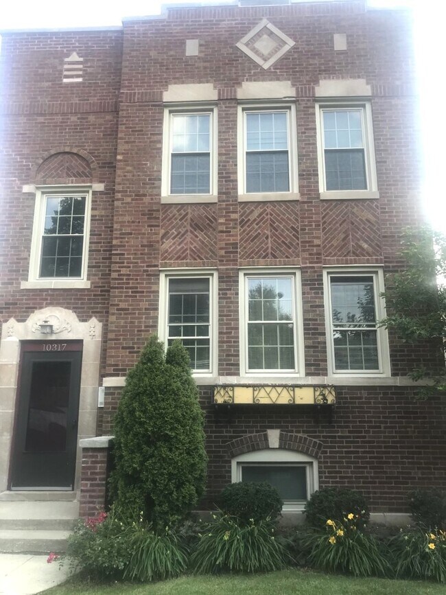 Building Photo - 10317 Elizabeth St