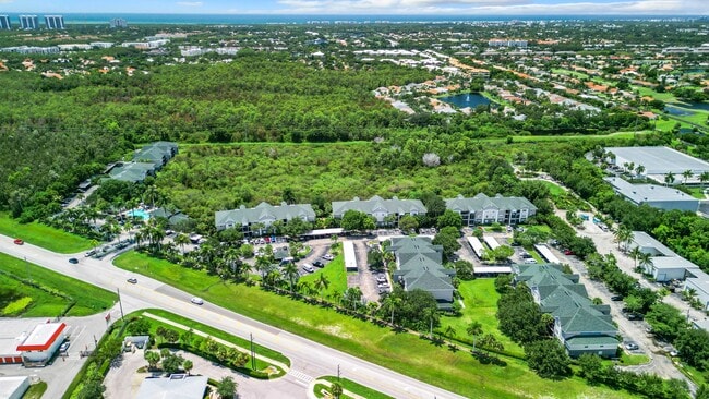 Building Photo - Somerset Palms