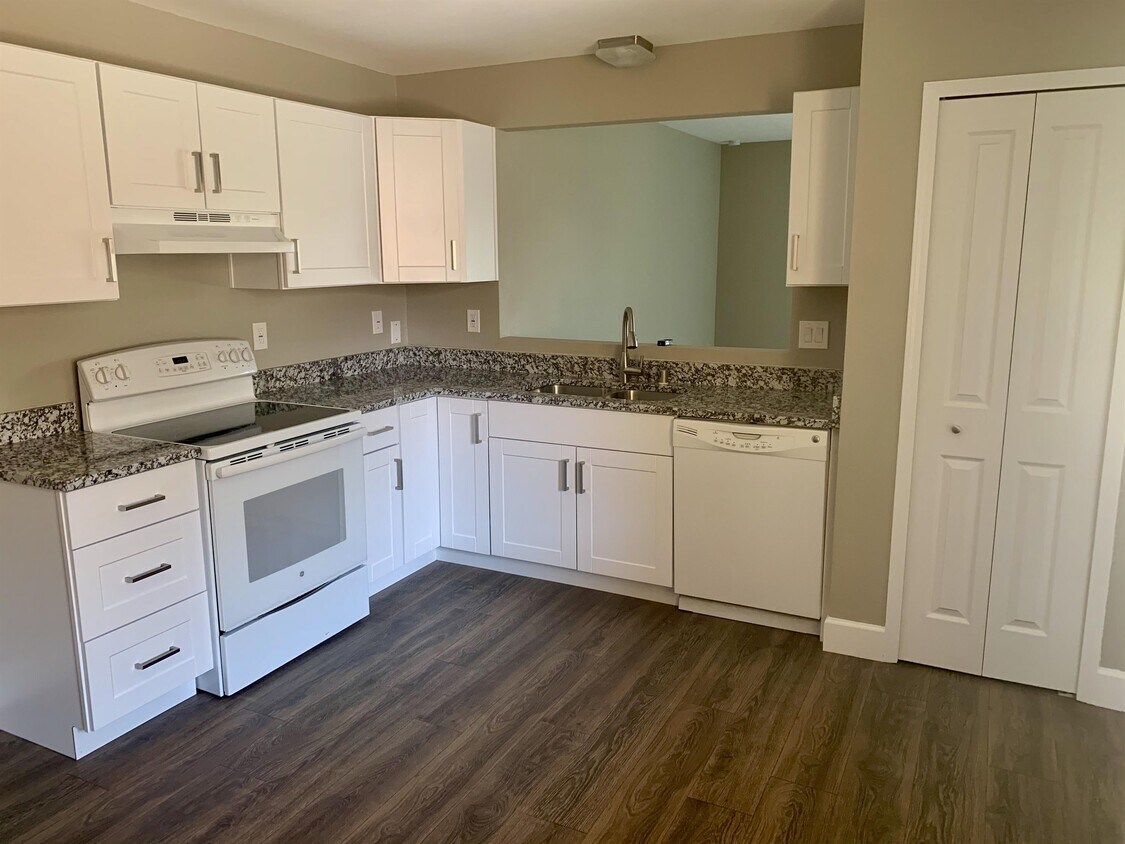 Foto principal - 1749 Lee Loop NE