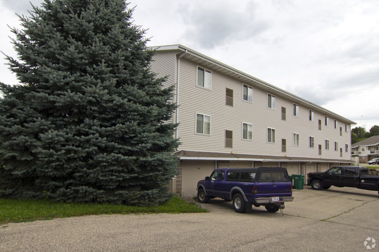 Building Photo - 300-314 Olson Ct
