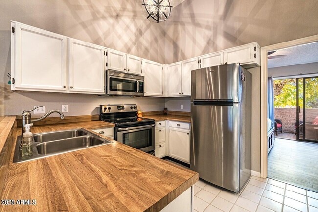 Foto del edificio - 4901 E Kelton Ln