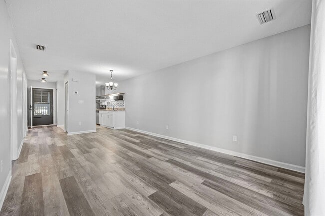 Building Photo - Charming 2-Bedroom Condo Near the Beach