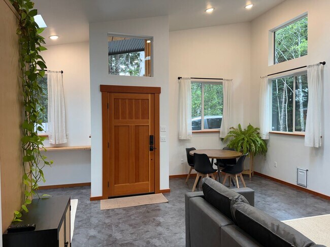 Foto del edificio - Furnished Modern Home for Rent – 2 Bedroom...