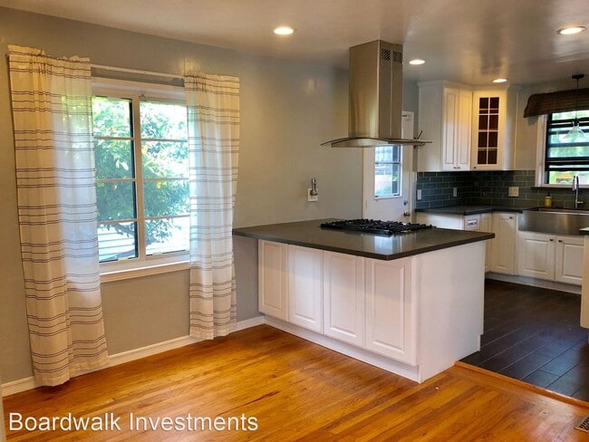 Building Photo - 3 br, 1 bath House - 862 Green Ave.