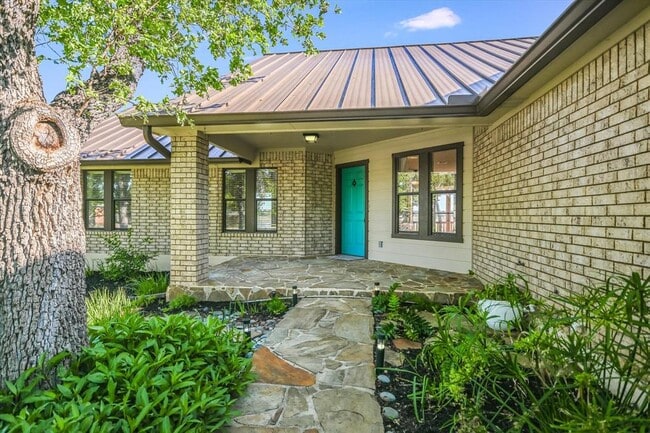 Building Photo - 106 Agarita Dr