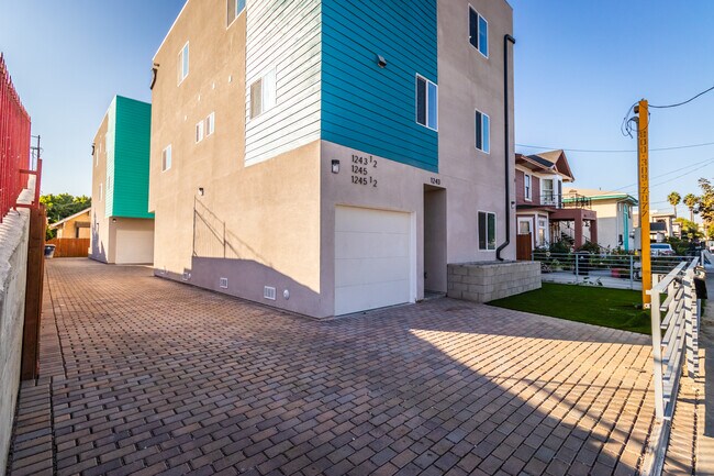 Building Photo - 1243 S Catalina St