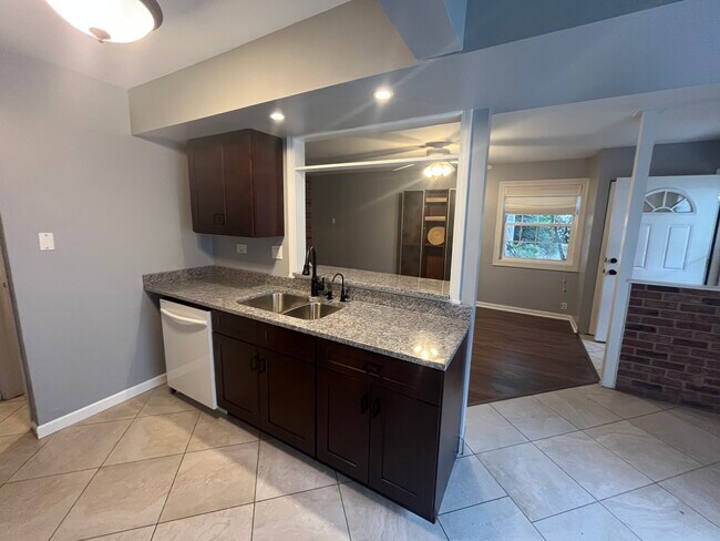 Building Photo - 761 Harms Ct