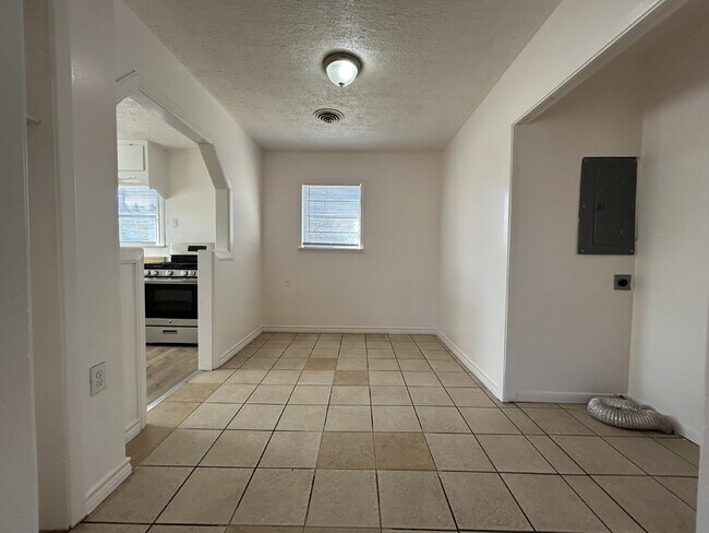 Foto del edificio - Solar Home, Modern Upgrades!