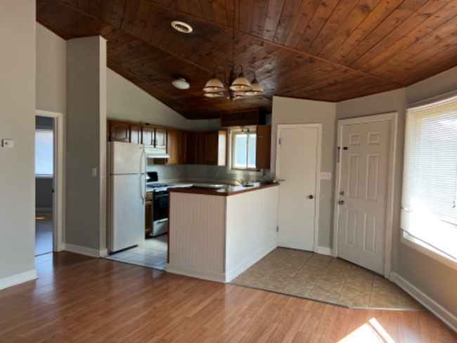 Building Photo - 296 Knoll Dr
