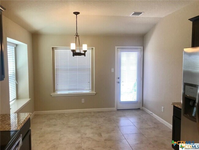 Foto del edificio - 2282 Falcon Way
