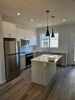 Building Photo - 330 Ambleton St NW