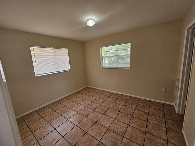 Building Photo - 3814 Desoto Ave