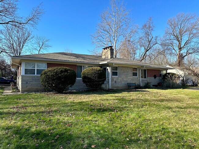 Foto del edificio - 8208 N College Ave