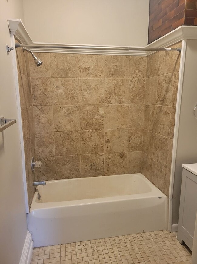 Building Photo - 320 Meigs St