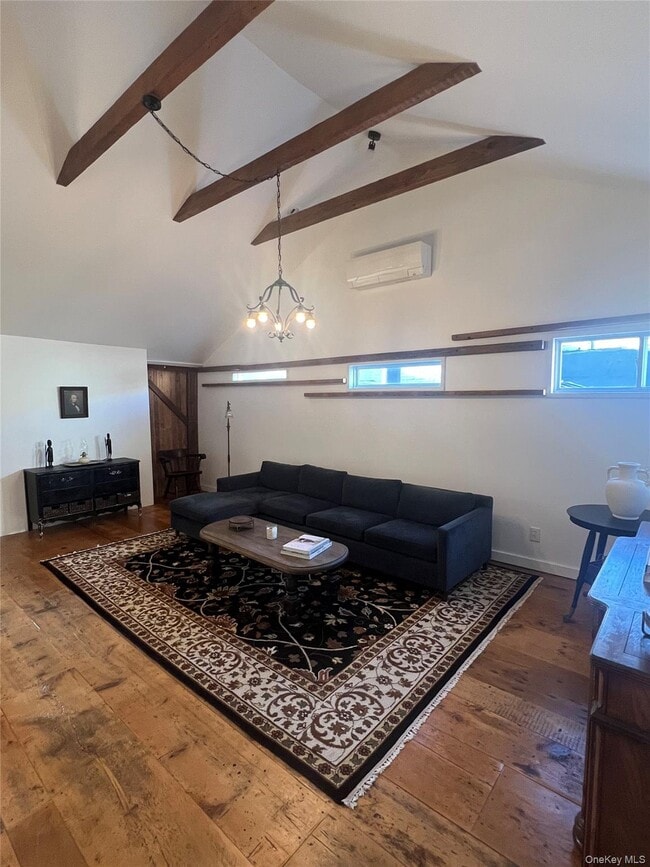 Building Photo - 354 Main St