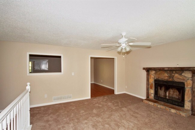 Building Photo - 5342 Memorial Ln