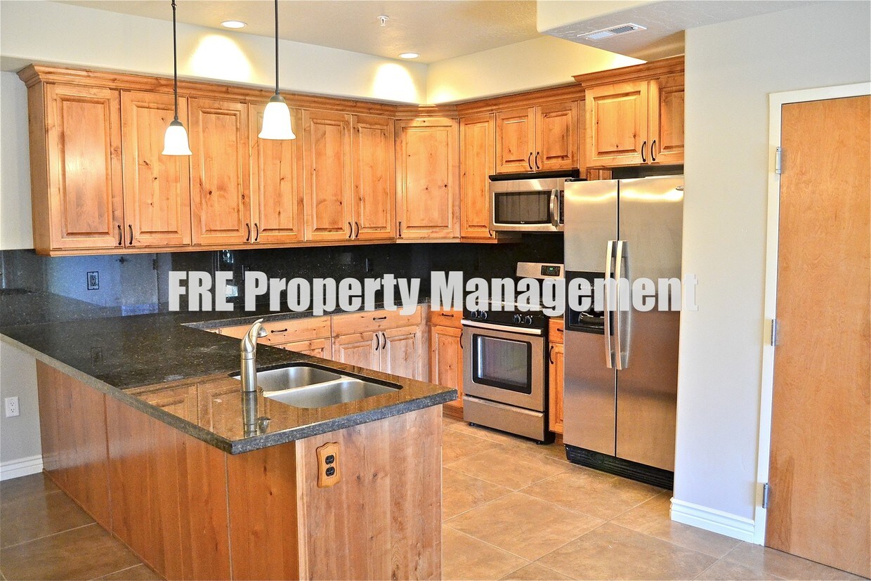 Foto principal - 1235 E Wolf Hollow Ln
