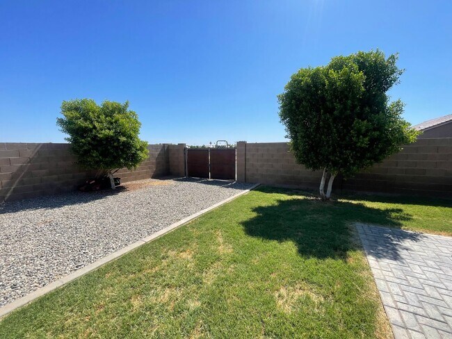 Foto del edificio - BEAUTIFUL PARK WEST HOME FOR RENT!