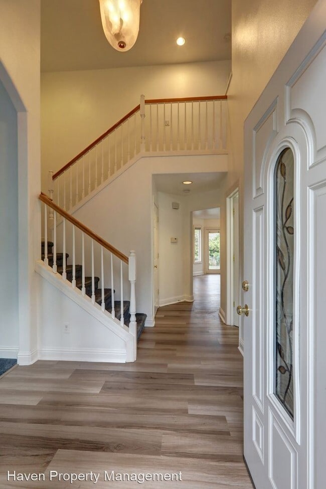 Building Photo - 5 br, 3.5 bath House - 10260 NE 30th Pl