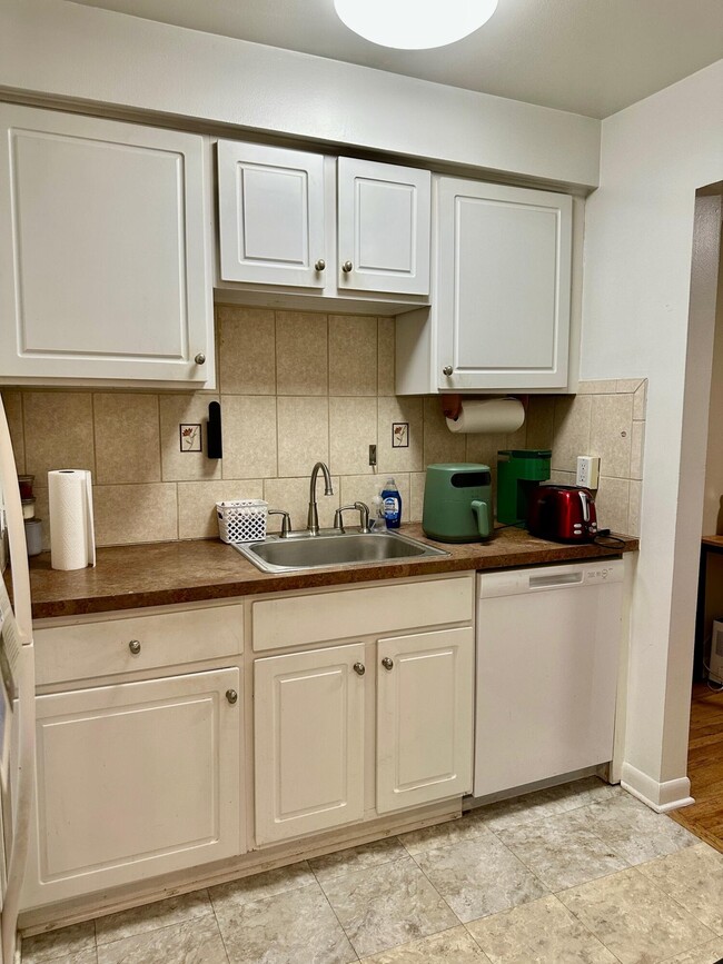 Building Photo - 1237 Island Dr