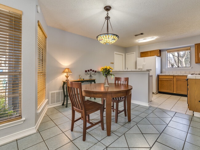 Foto del edificio - 8309 Horton Trail