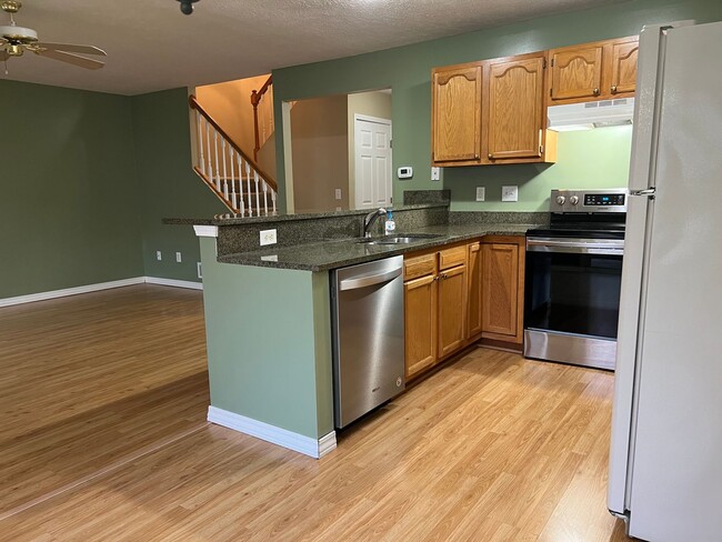 Foto del edificio - Very sharp 3 BR, 2.5 bathroom,  updated ap...