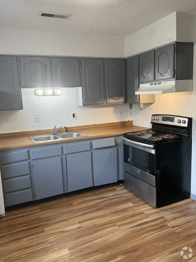 Building Photo - 10 Suncrest Ter