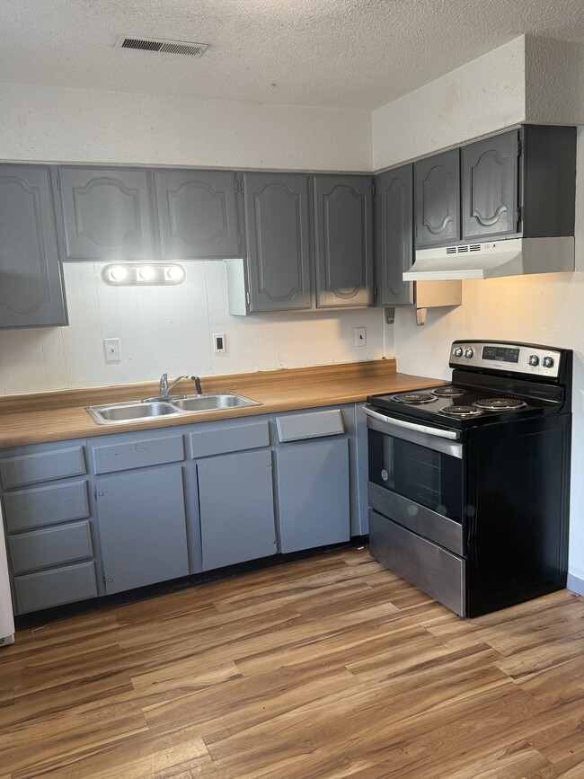 Building Photo - 10 Suncrest Ter