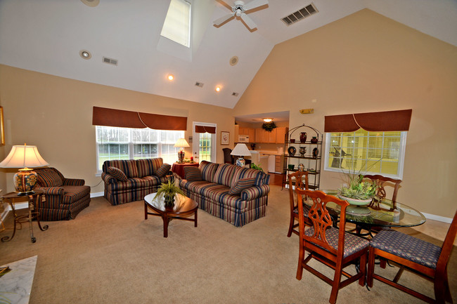 Clubhouse interior - Taylor Pointe Apartments