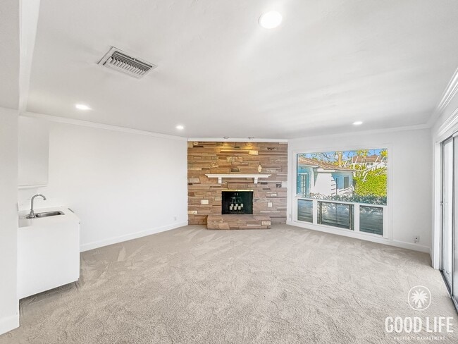 Building Photo - Beautiful 3BD/2BA W/ Private Pool, Garage, and A/C in Ocean Beach!